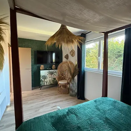 De La Jungle Avec Bed & Breakfast