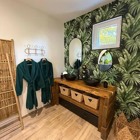 De La Jungle Avec Bed & Breakfast